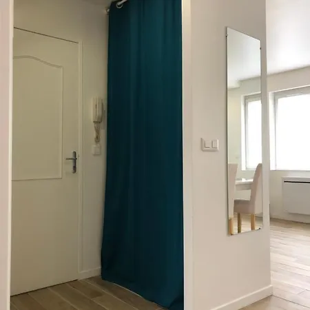 Alloappartmeuble Stpol アパート *